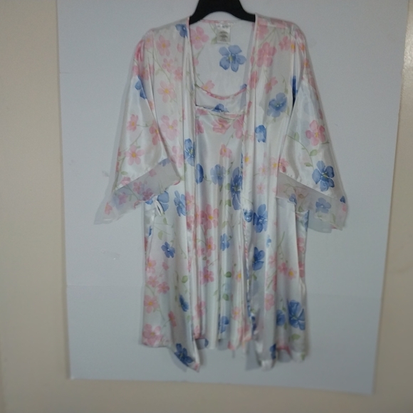 Secret Treasures Ladiies Size L  Pastel Floral Satin Robe and Gown - Picture 2 of 7